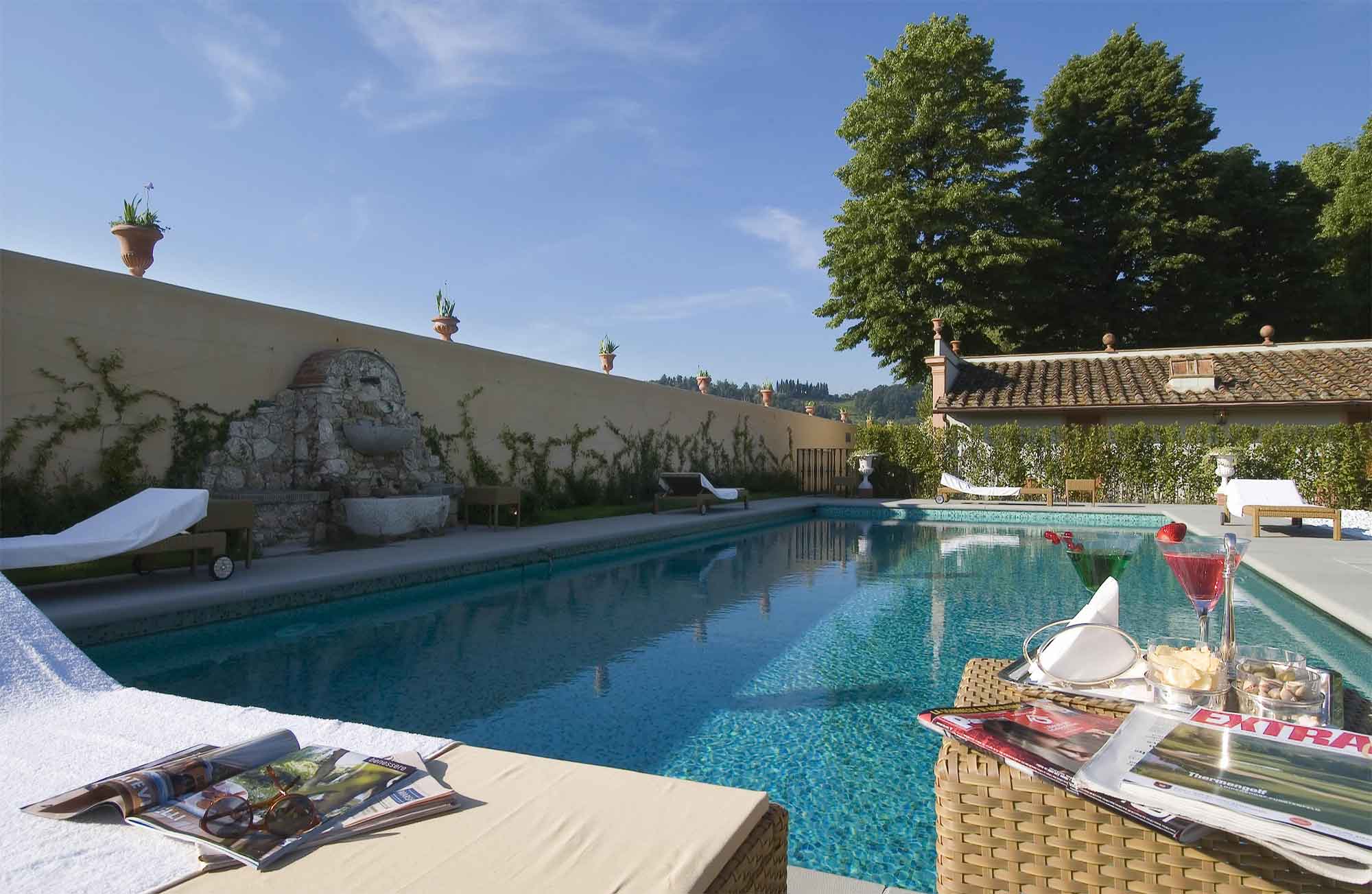Vista della piscina Villa Olmi Resort Firenze - MGallery Collection Vista della piscina