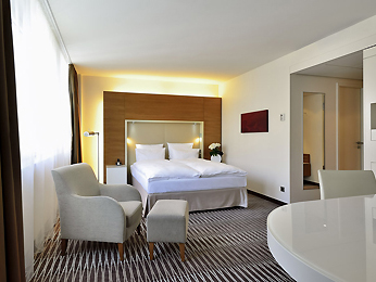 Pullman Berlin Schweizerhof Room picture