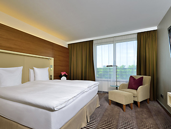 Pullman Berlin Schweizerhof Room picture