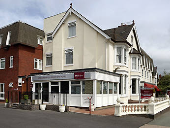 Buitenaanzicht Mercure Wolverhampton Goldthorn Hotel Buitenaanzicht