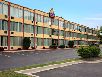 Howard Johnson Addison  Hotel
