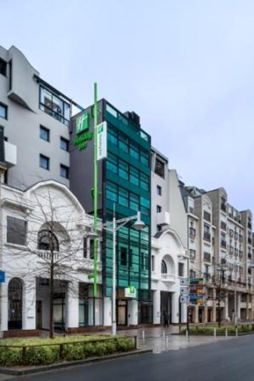 Holiday Inn Garden Court 