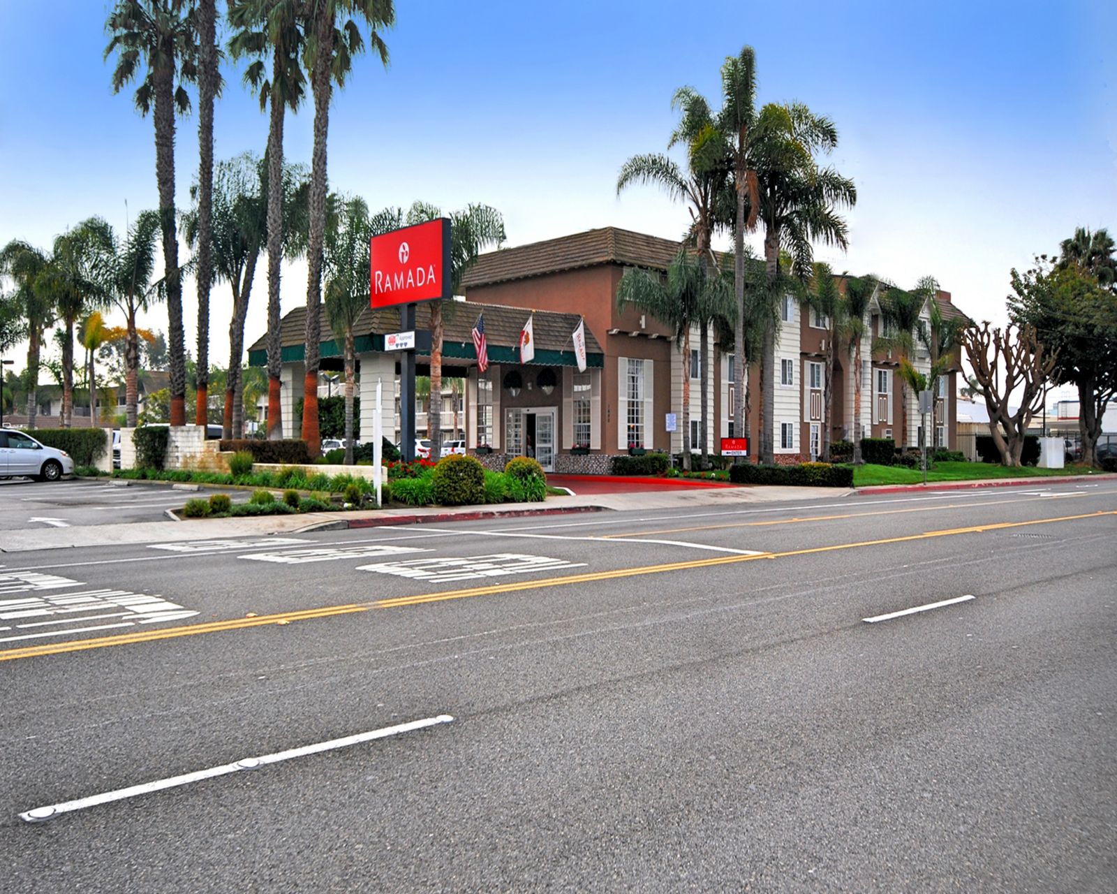 Hotel Near John Wayne Airport Ramada Inn Suites Exterior