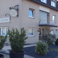 vom Eingangsberich zum Parkplatz Hotel Garni Alt Büttgen Kaarst