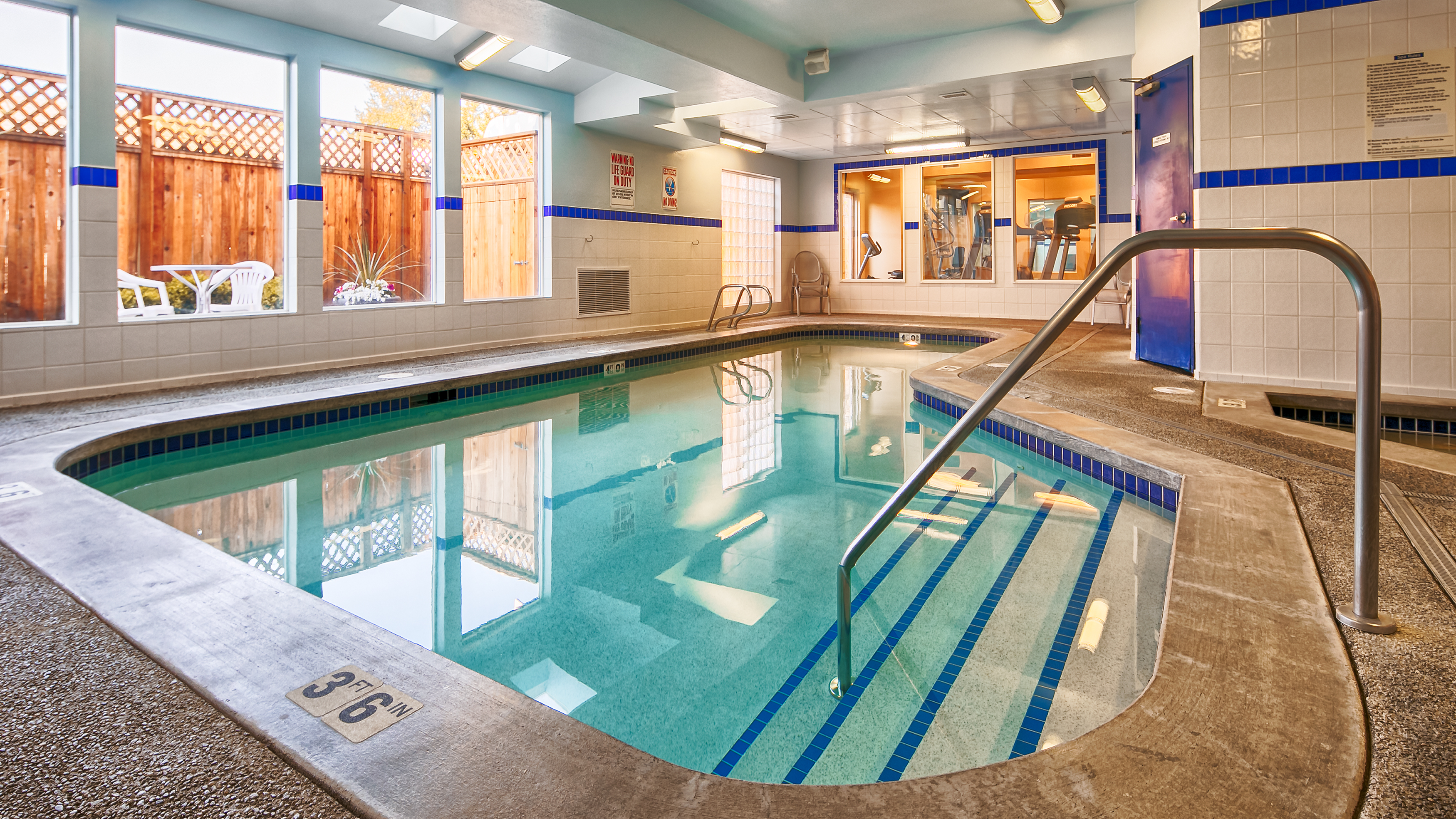 Hotel in Everett WA with Indoor Pool | Best Western Plus