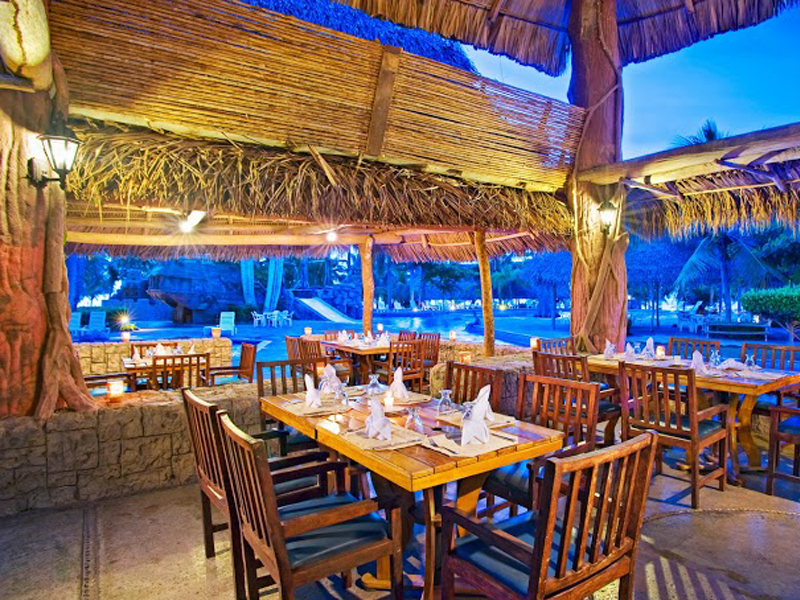 Mangos Restaurant Amatique Bay Hotel