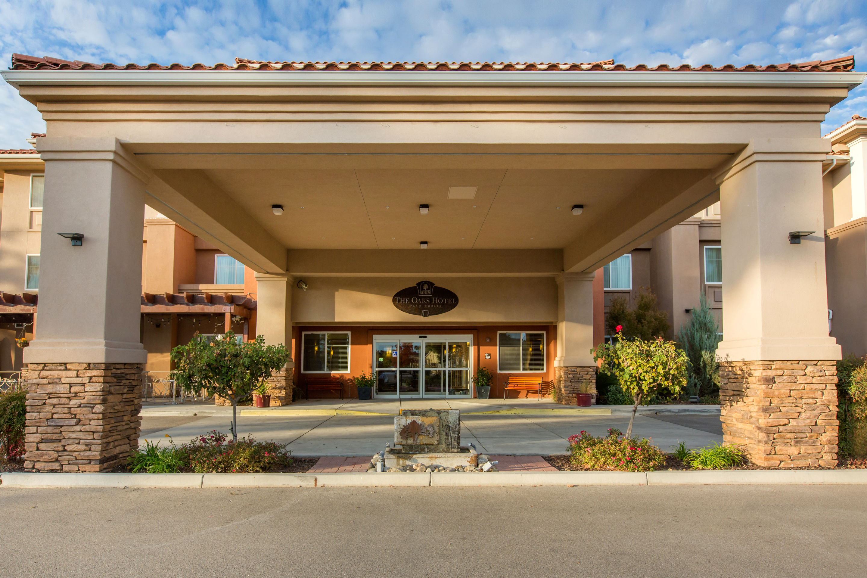 Dog Friendly Hotel in Paso Robles The Oaks Hotel & Suites