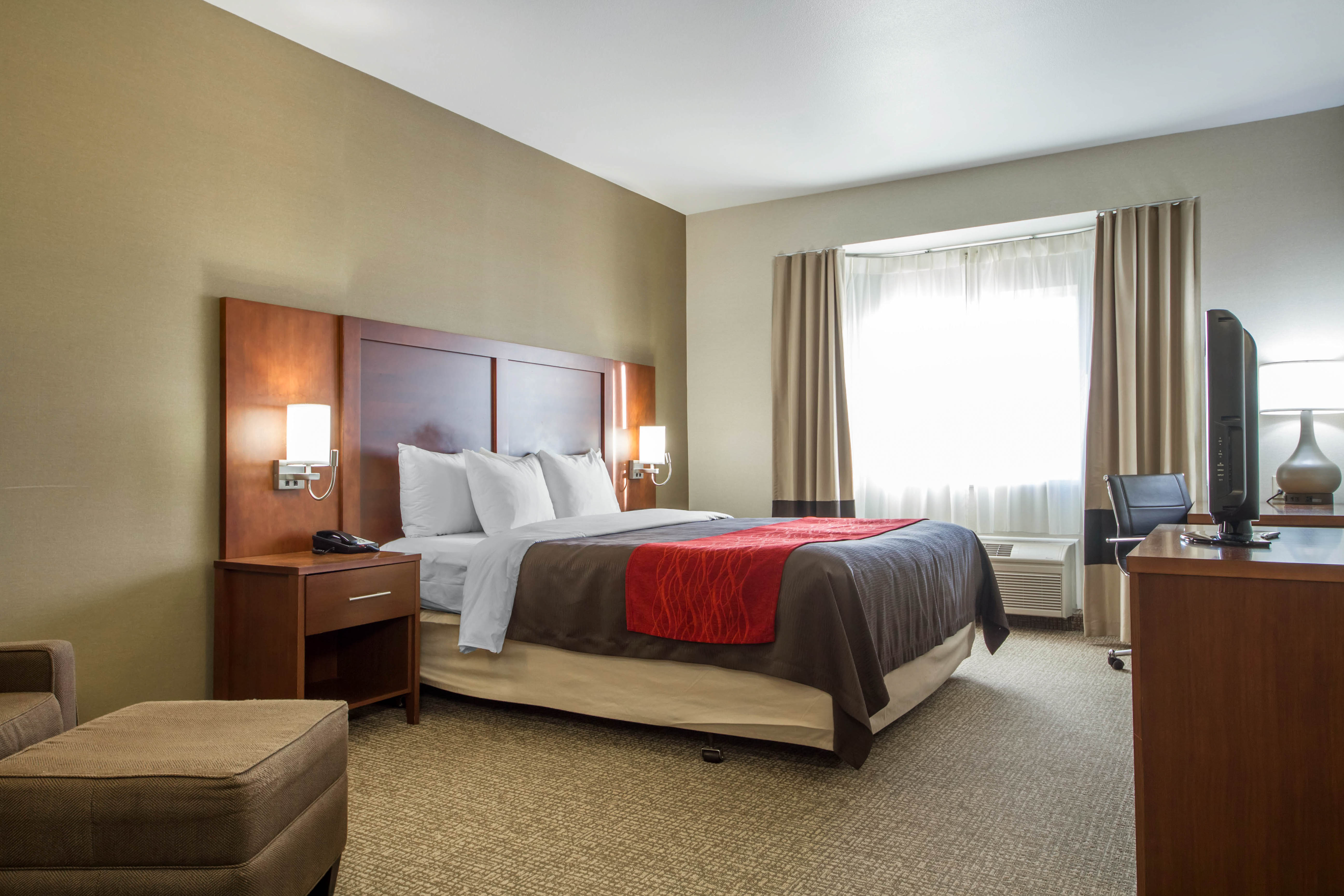 Affordable San Bruno Hotel Deals Comfort Inn Suites King Guest Room