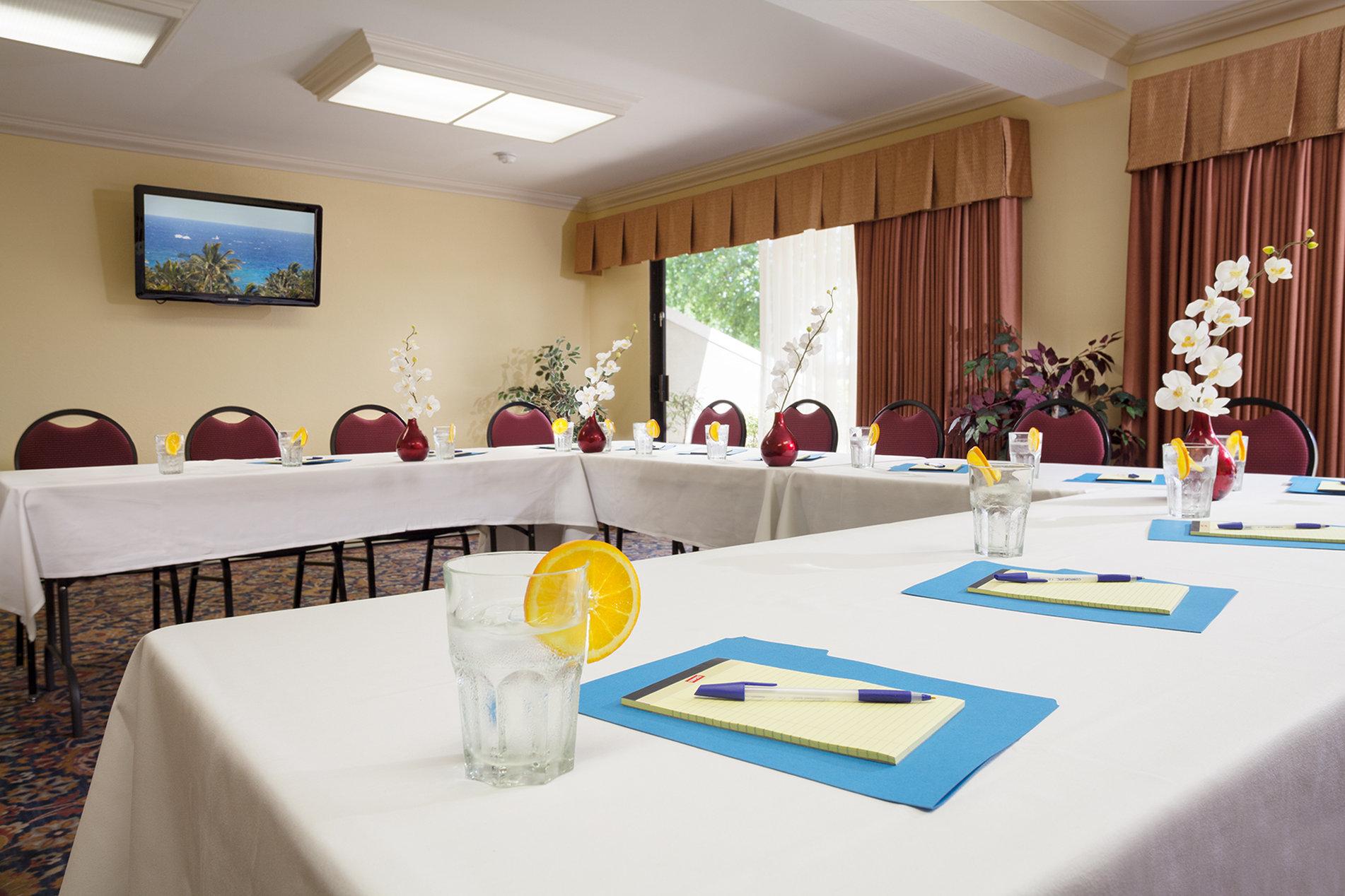 Hotel with Outdoor Pool in Fremont CA | Best Western Plus