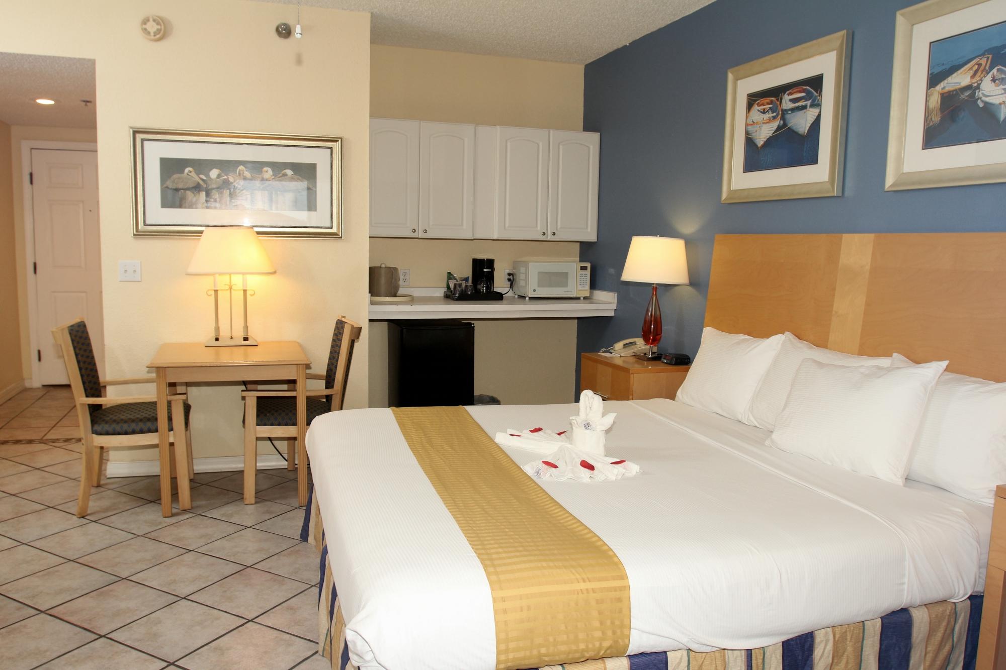 Hotel Rooms Suites In Clearwater Beach Fl Chart House Suites